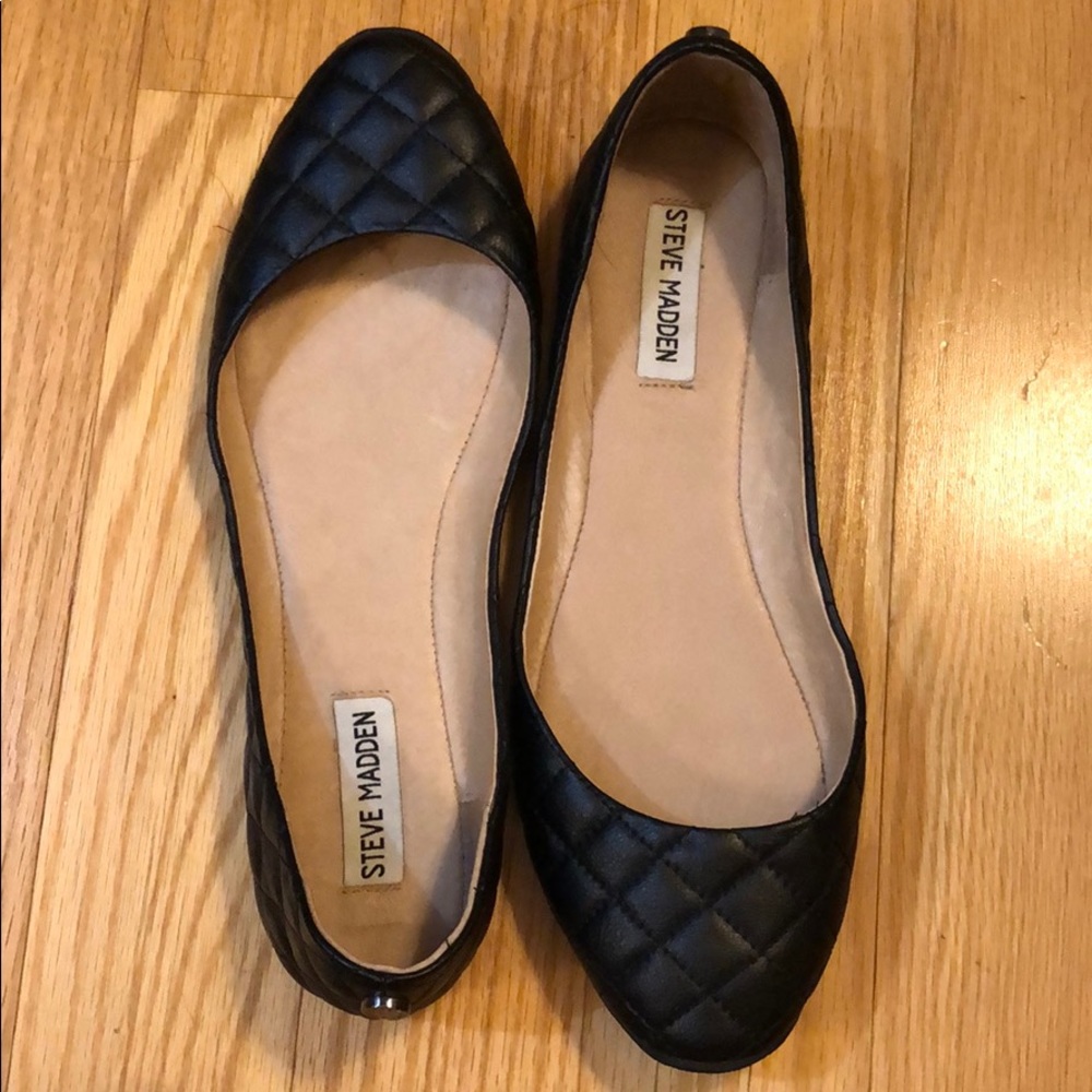 Steve Madden black flats.